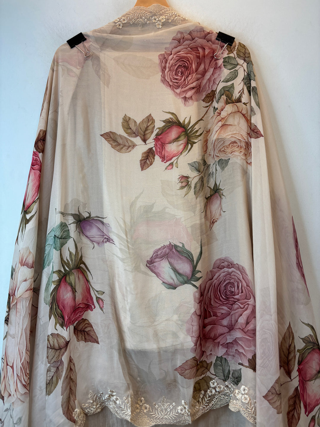 Aplessa – Beige Mul Chanderi Appliqué Suit