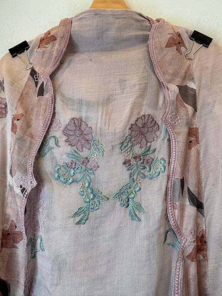 Noorika – Peach Mul Chanderi Embroidered Suit