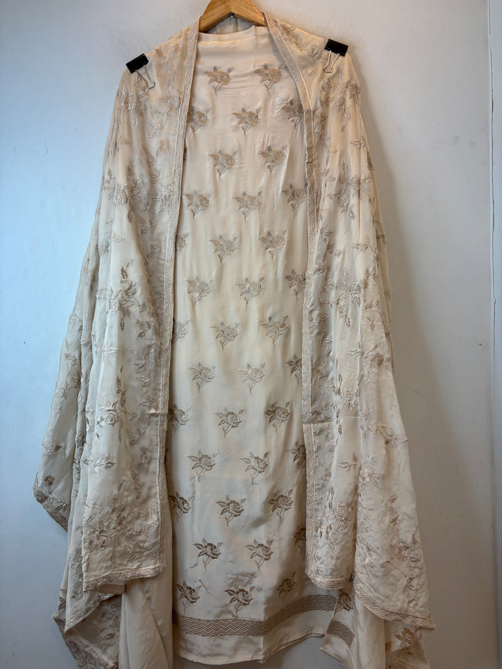 Gulrose – Ivory Crepe Embroidered Suit