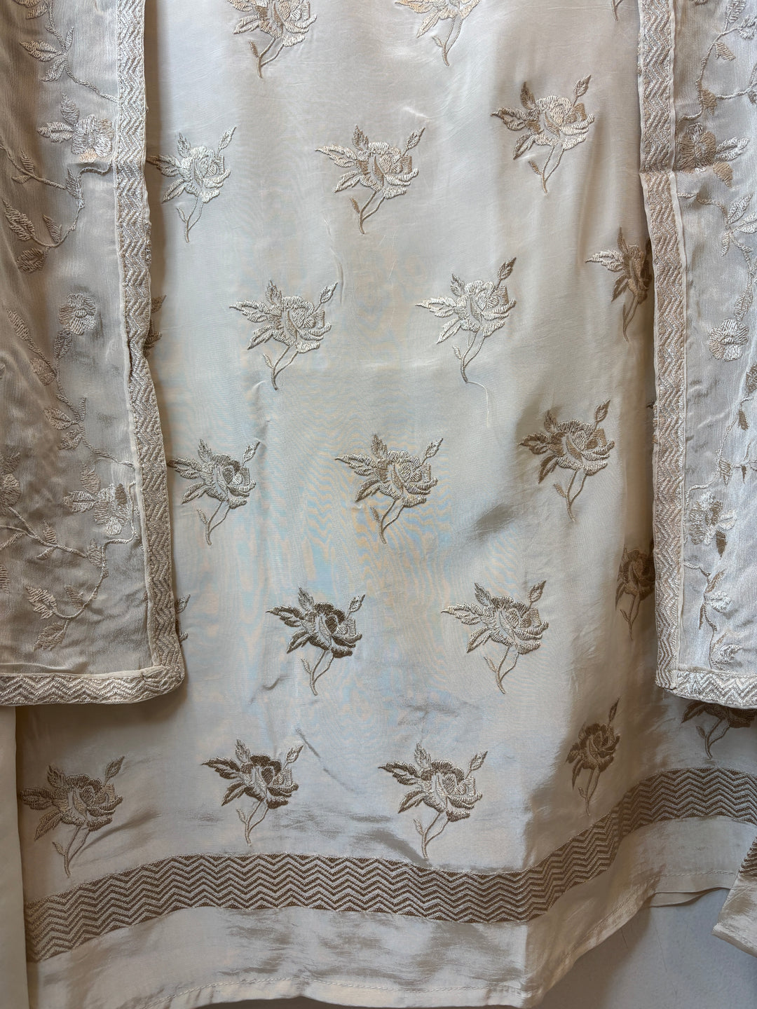 Gulrose – Ivory Crepe Embroidered Suit