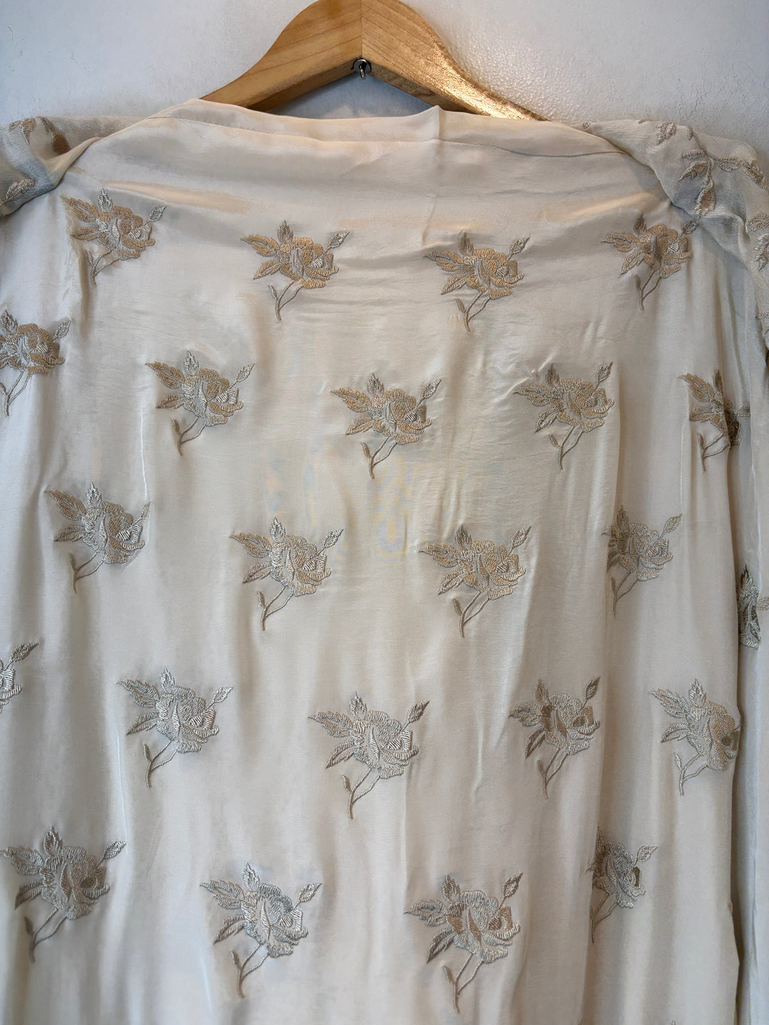 Gulrose – Ivory Crepe Embroidered Suit