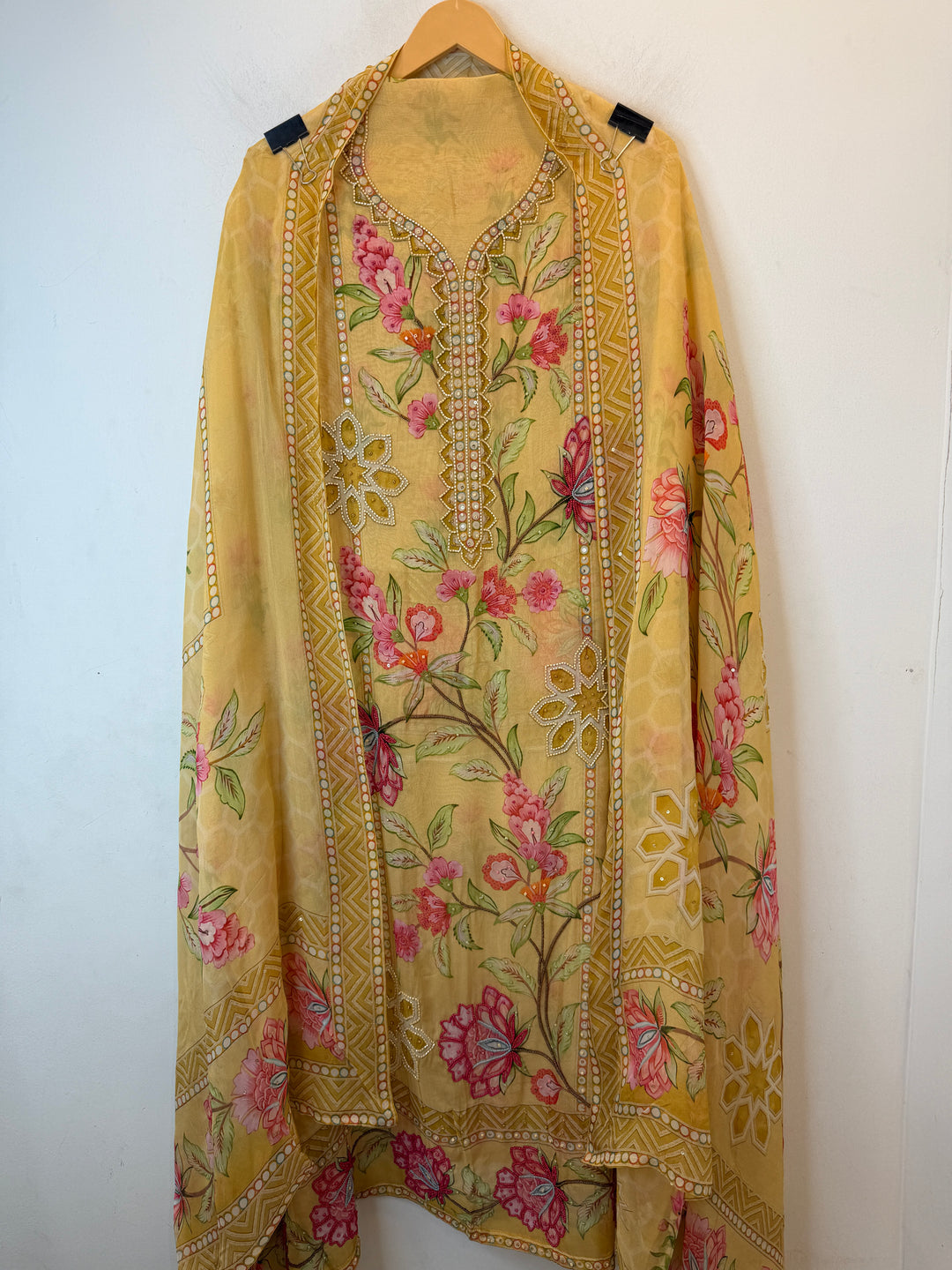 Elzara – Yellow Organza Digital Handwork Suit