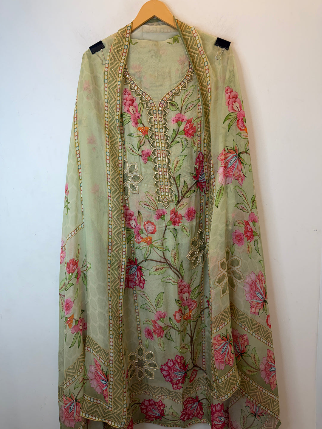 Elzara – Green Organza Digital Handwork Suit