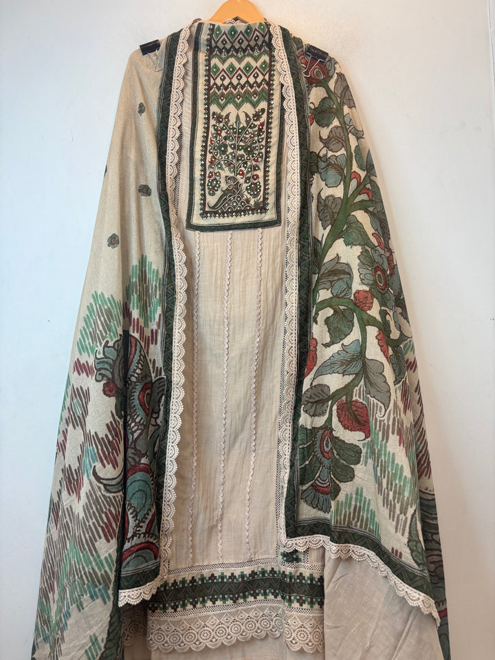 Zareefa – Beige Mul Chanderi Embellished Suit