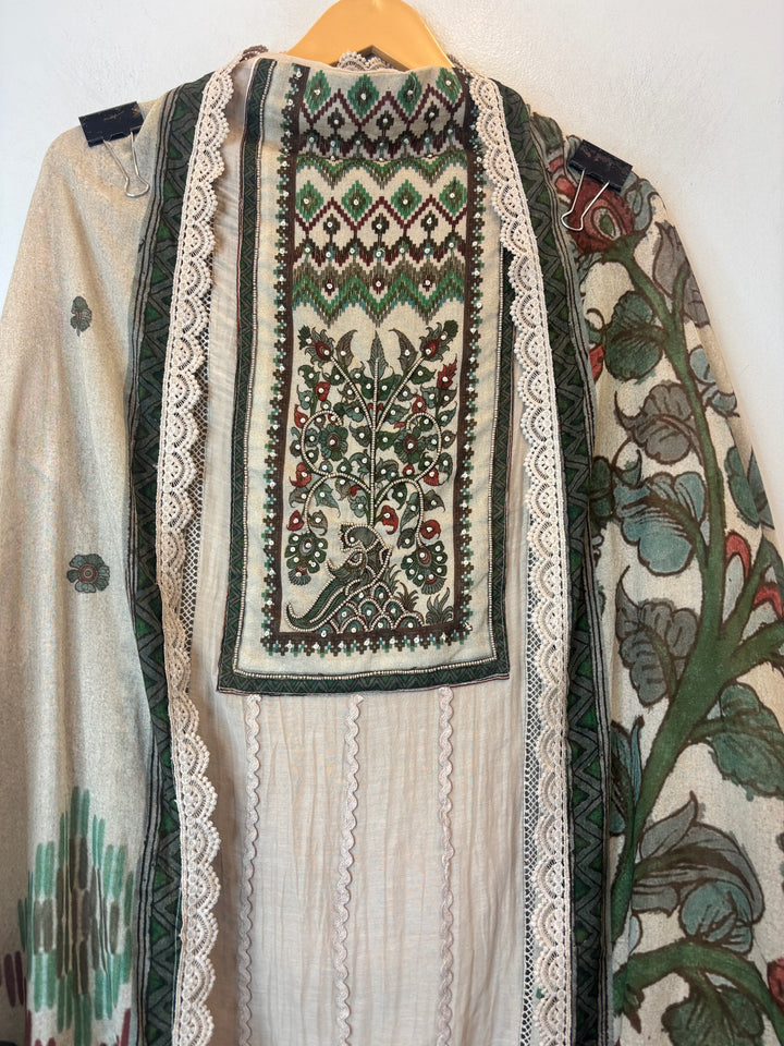 Zareefa – Beige Mul Chanderi Embellished Suit