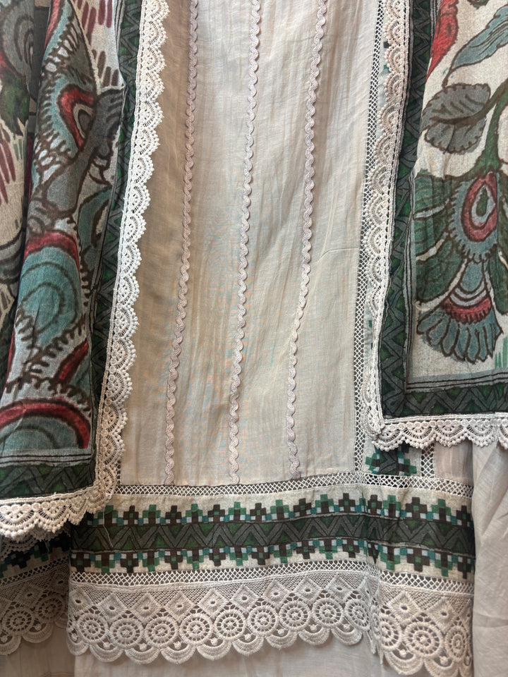 Zareefa – Beige Mul Chanderi Embellished Suit