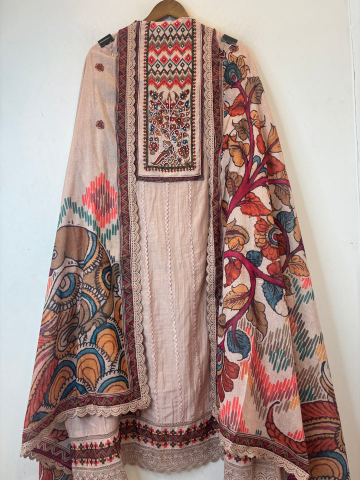 Zareefa – Peach Mul Chanderi Embellished Suit