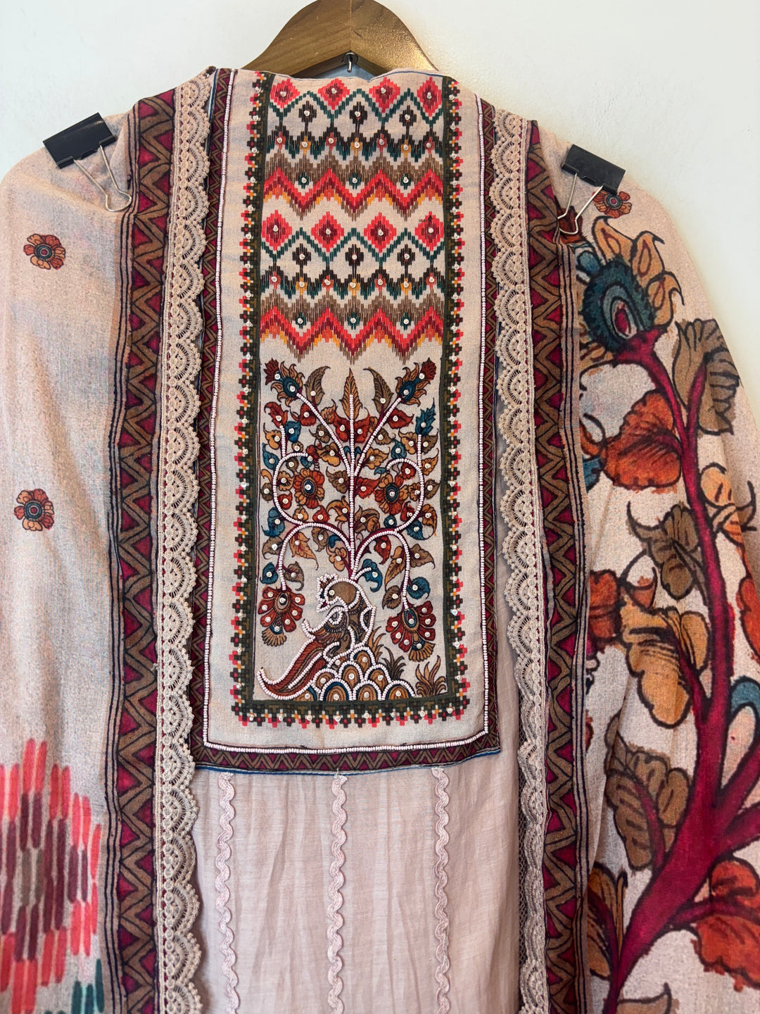 Zareefa – Peach Mul Chanderi Embellished Suit