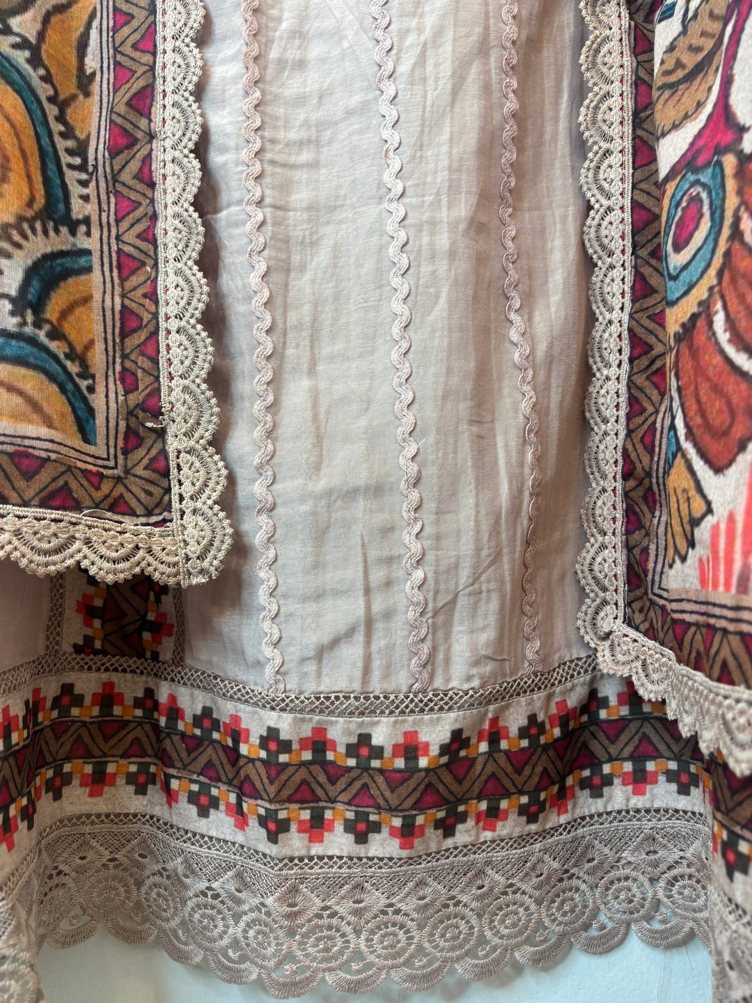 Zareefa – Peach Mul Chanderi Embellished Suit
