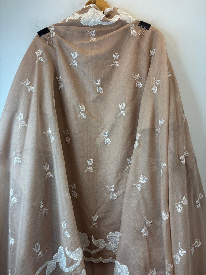 Noorika – Beige Mul Chanderi Appliqué Elegance Suit