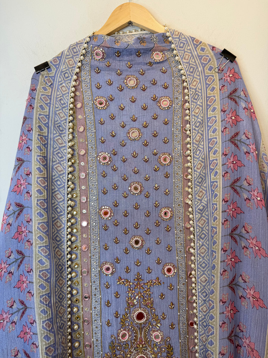Zareva – Crushed Tissue Pearl Handwork Suit