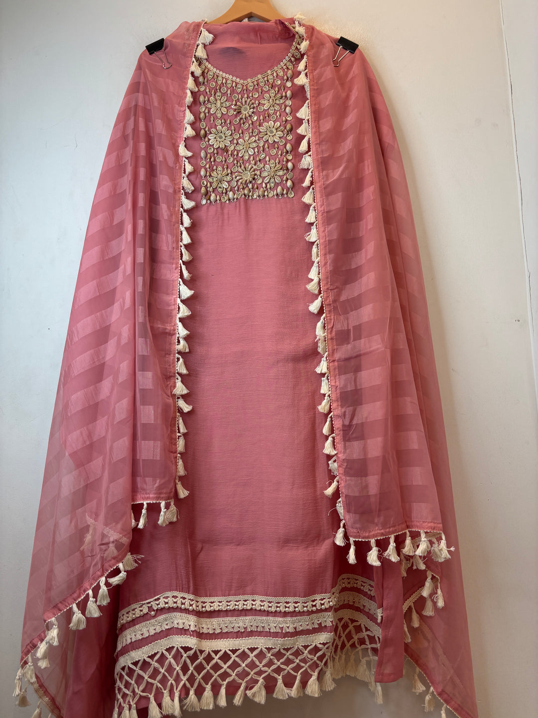 Noor-e-Organza – Dusty Rose Pink Mul Organza Embellished Suit
