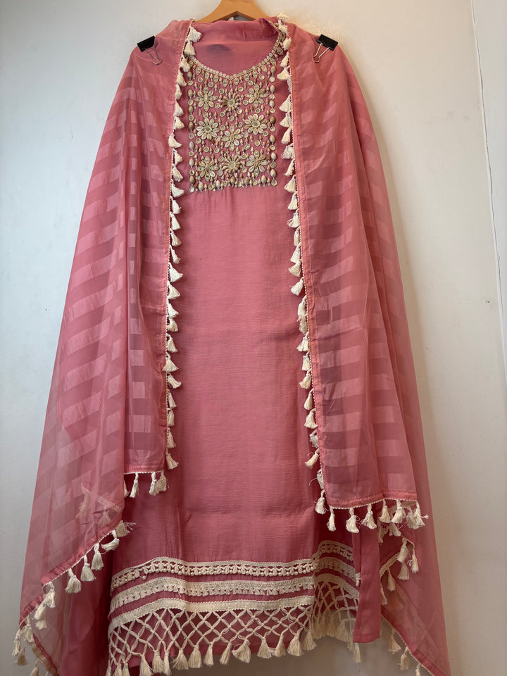 Noor-e-Organza – Dusty Rose Pink Mul Organza Embellished Suit