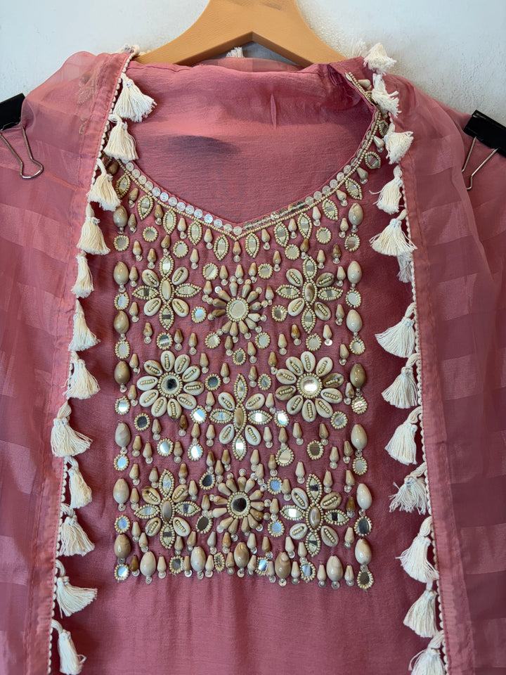 Noor-e-Organza – Dusty Rose Pink Mul Organza Embellished Suit