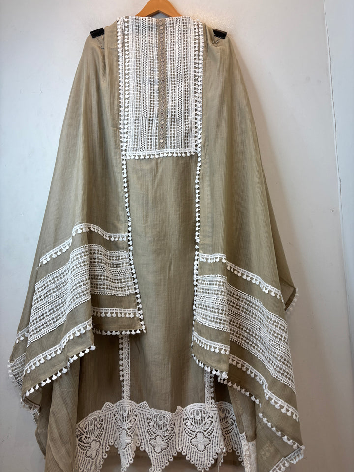 Mehrunisa – Taupe Beige Crush Mul Lace Detailed Suit