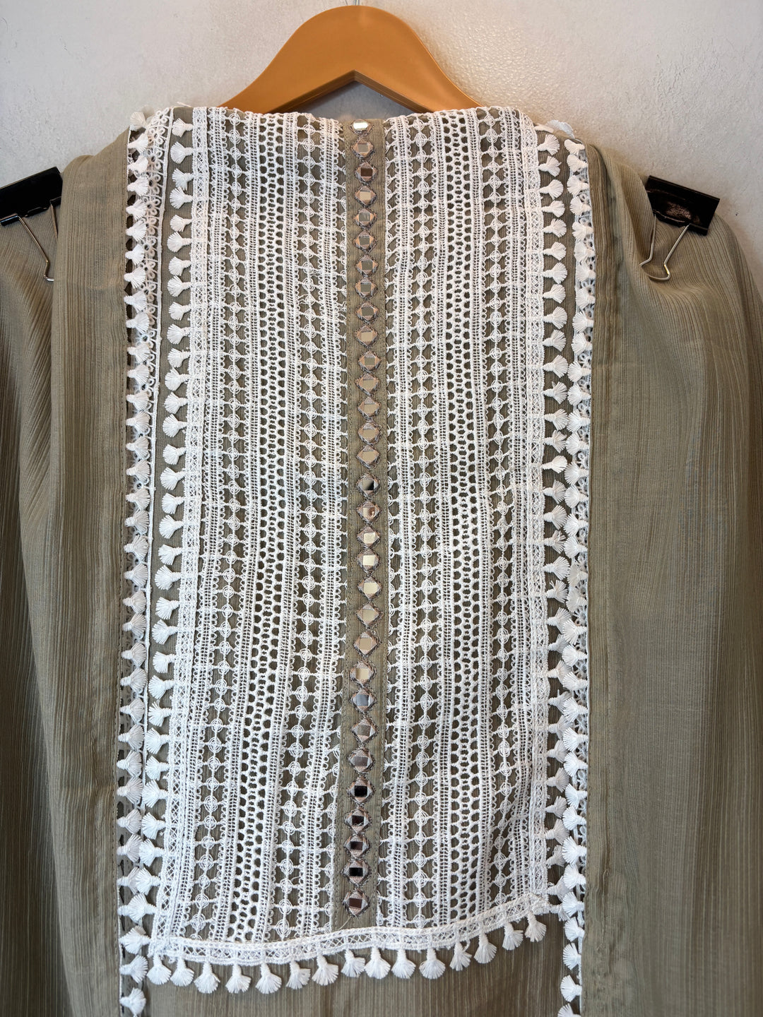 Mehrunisa – Taupe Beige Crush Mul Lace Detailed Suit