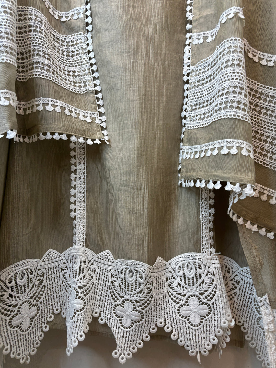 Mehrunisa – Taupe Beige Crush Mul Lace Detailed Suit