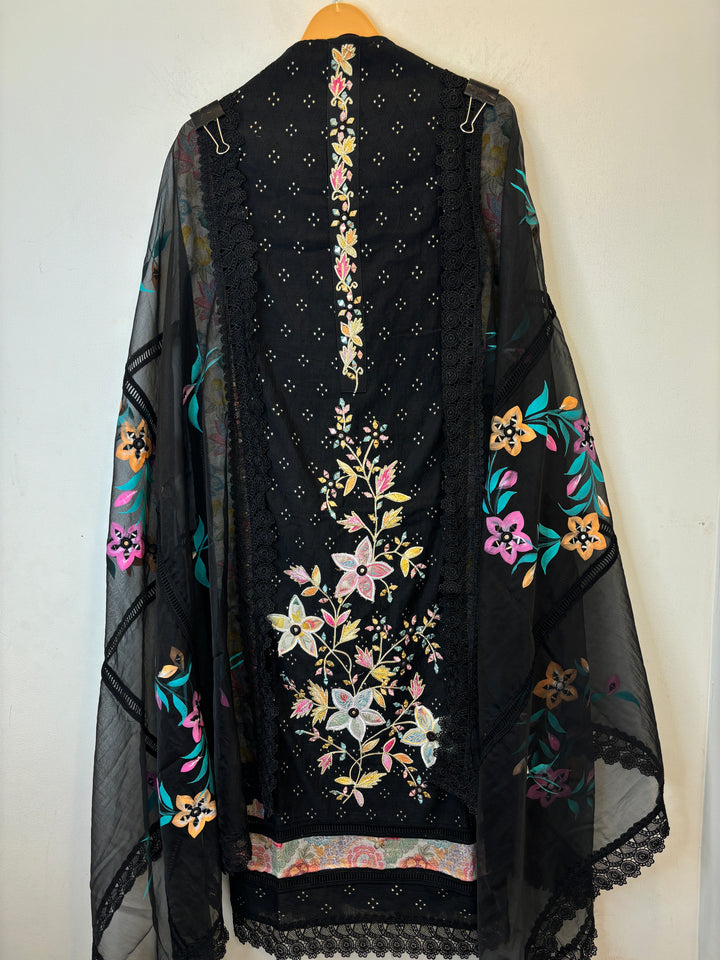 Gulroz Aura – Mirror &amp; Handpainted Harmony