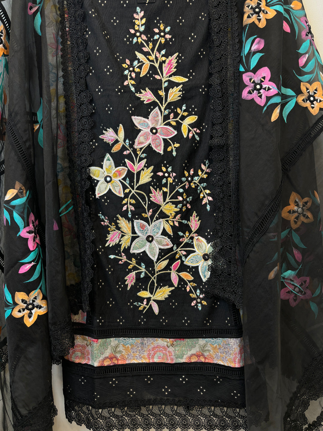 Gulroz Aura – Mirror &amp; Handpainted Harmony