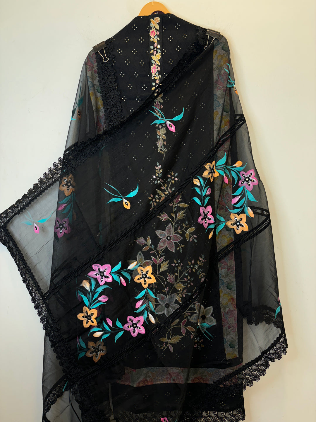 Gulroz Aura – Mirror &amp; Handpainted Harmony