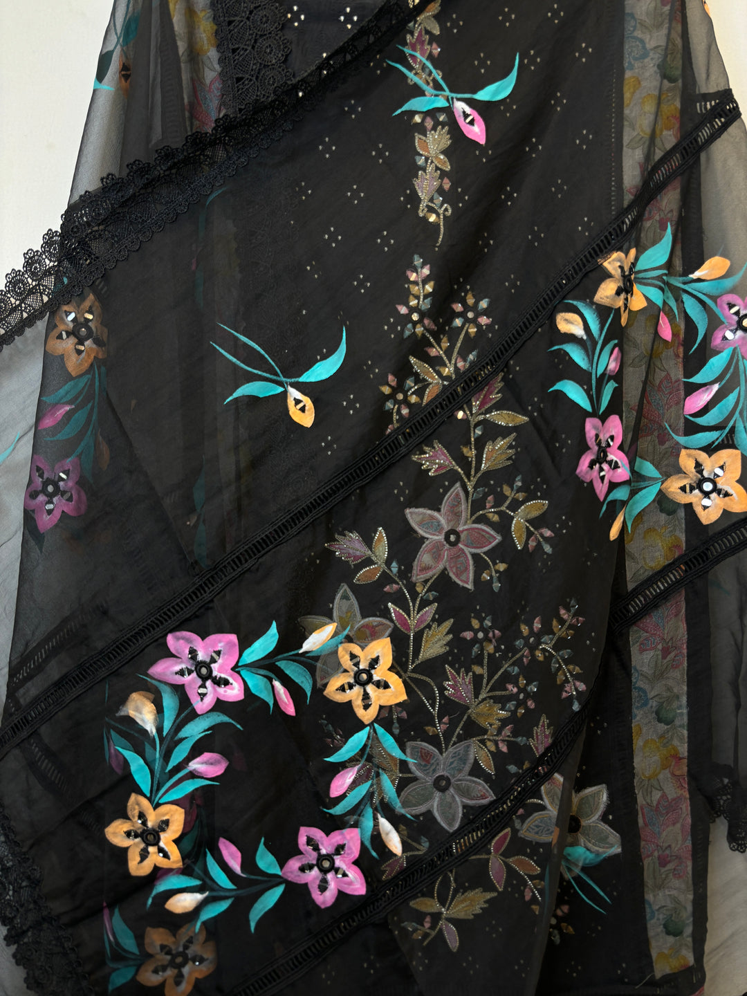 Gulroz Aura – Mirror &amp; Handpainted Harmony
