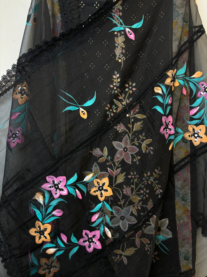 Gulroz Aura – Mirror &amp; Handpainted Harmony