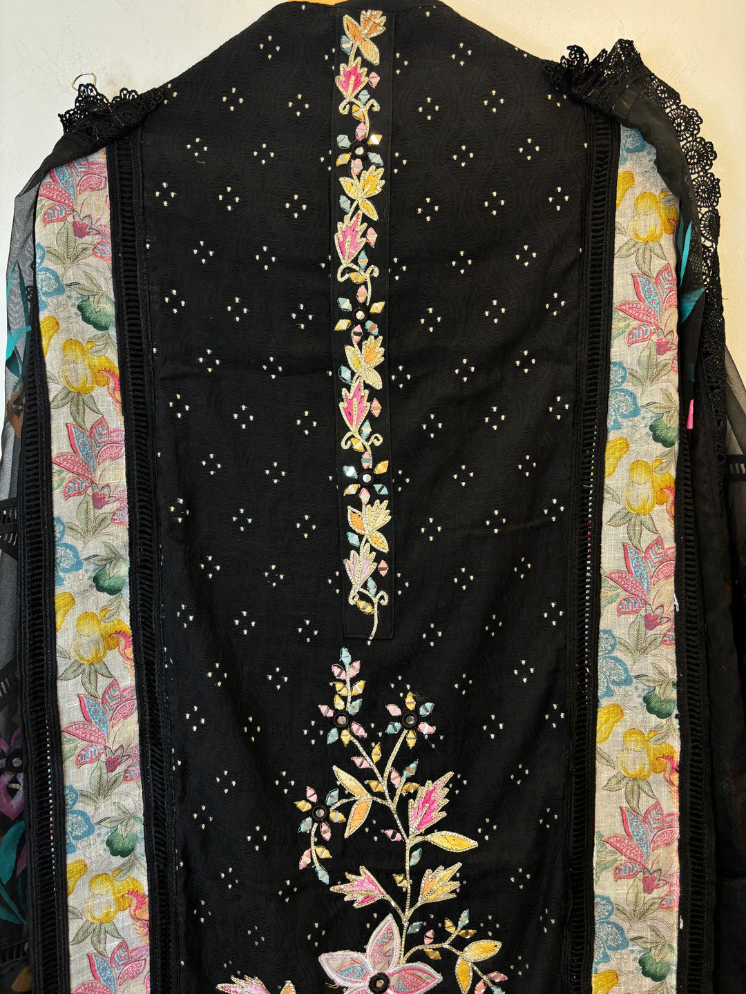 Gulroz Aura – Mirror &amp; Handpainted Harmony