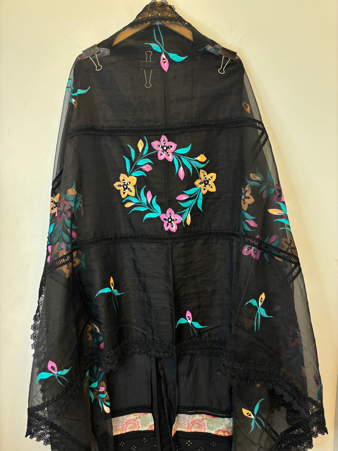 Gulroz Aura – Mirror &amp; Handpainted Harmony