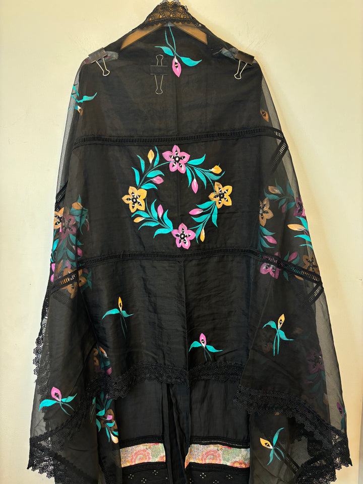 Gulroz Aura – Mirror &amp; Handpainted Harmony