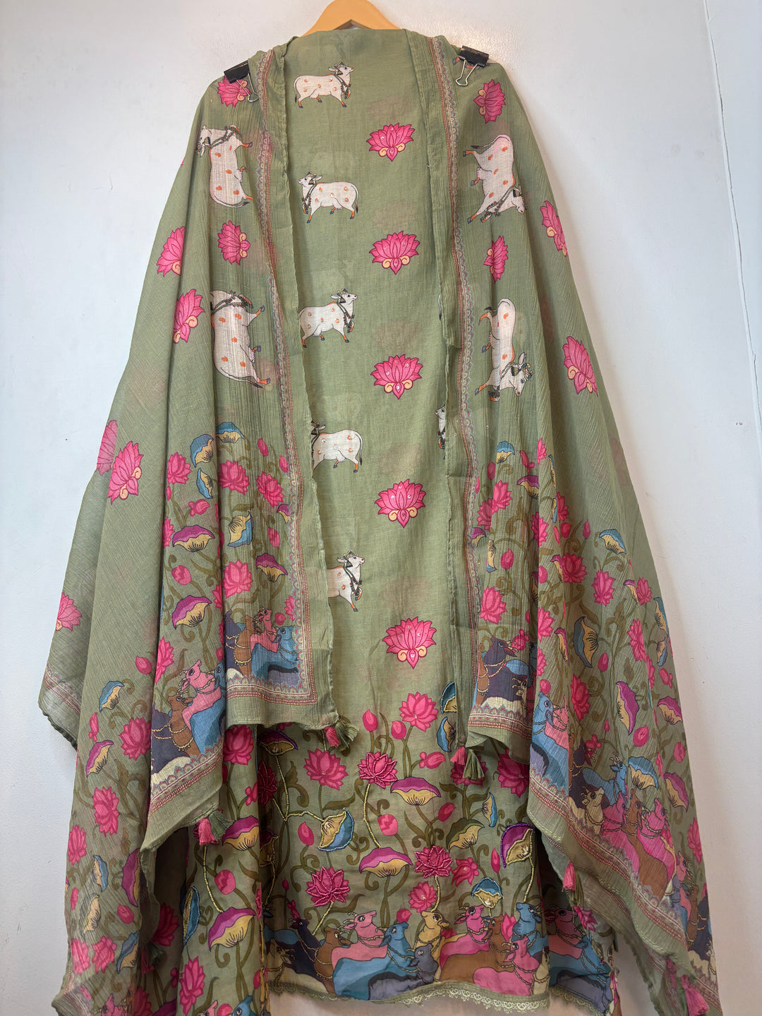 Pichwaiya – Green Mul Cotton Artistic Suit