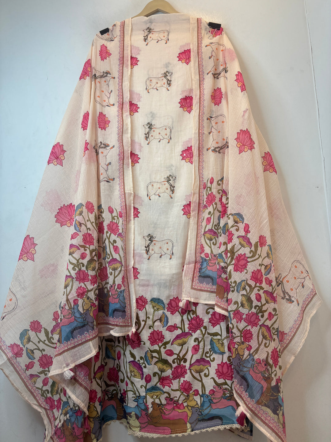 Pichwaiya – Ivory Cream Mul Cotton Artistic Suit