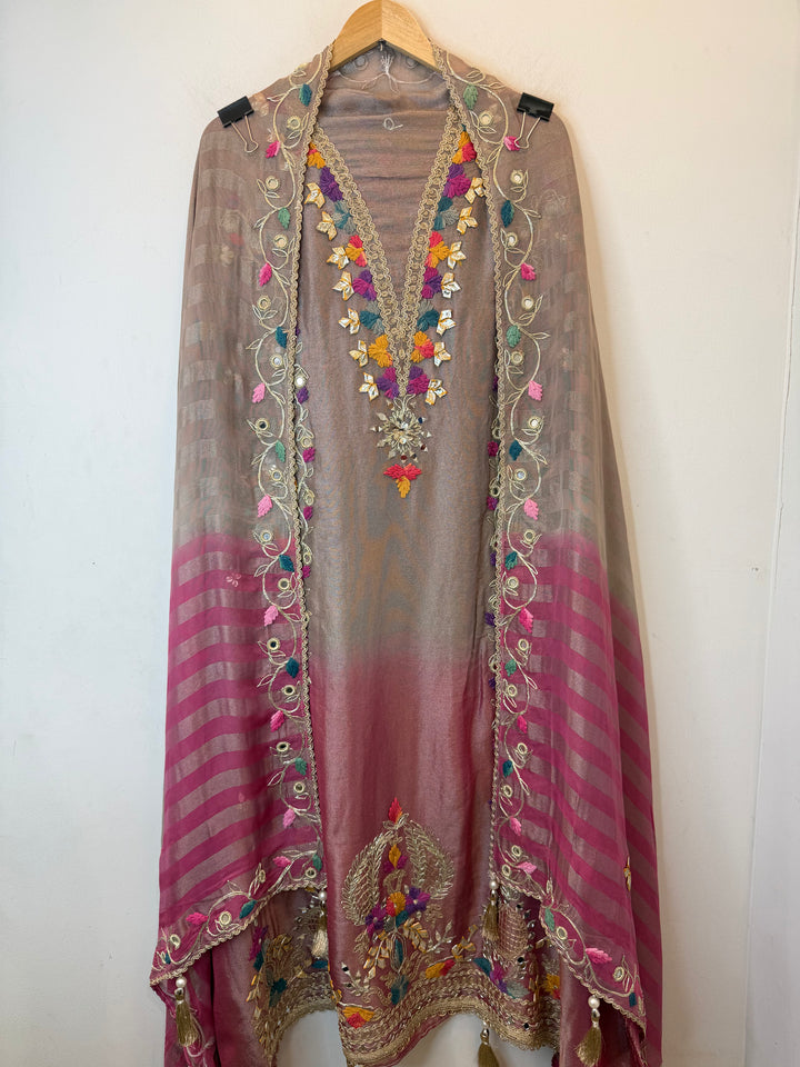 Omreza – Pink Tissue Burberry Ombre Gota Suit