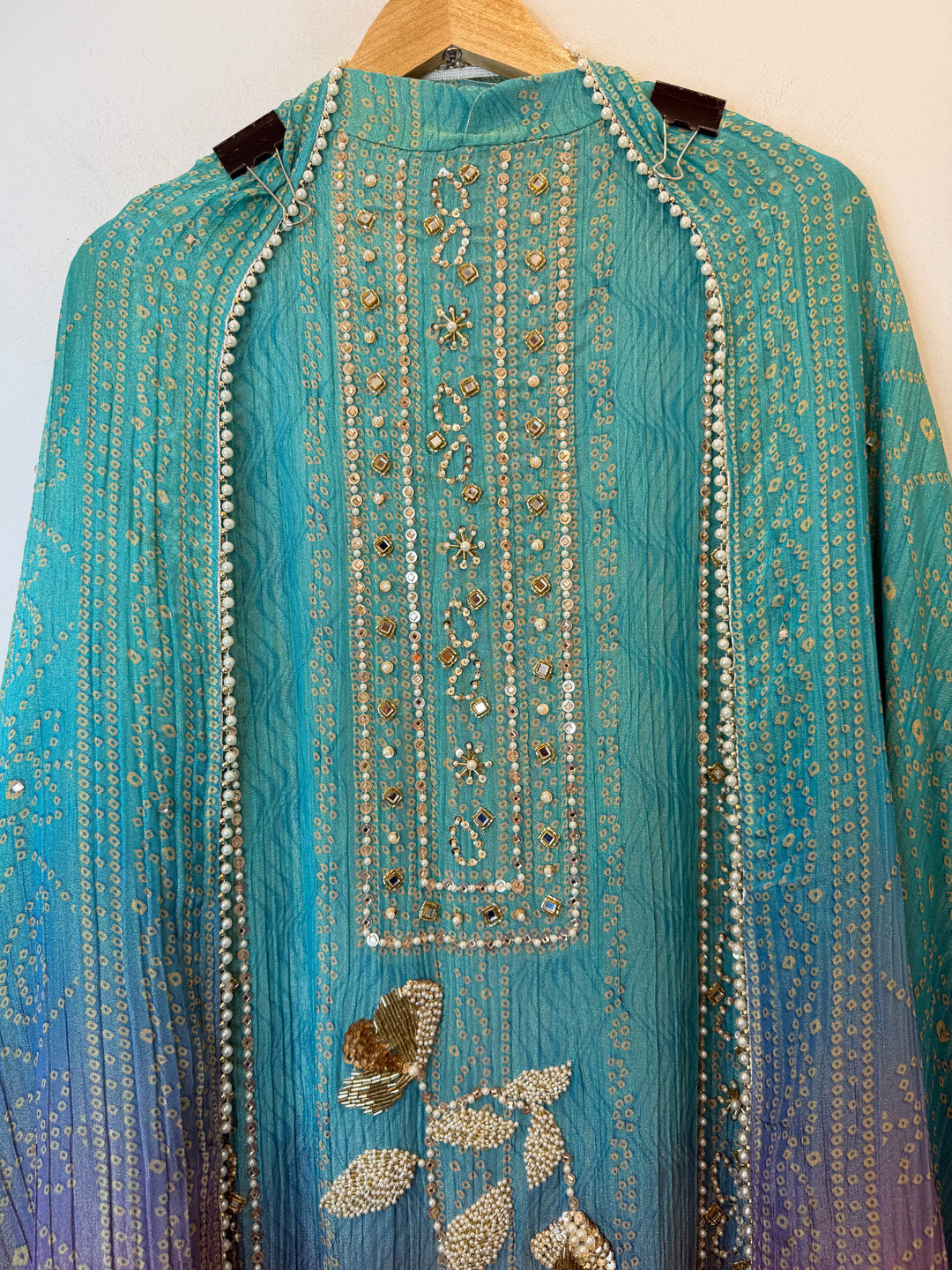 Kundara – Green Crushed Tissue Kundan Handwork Suit