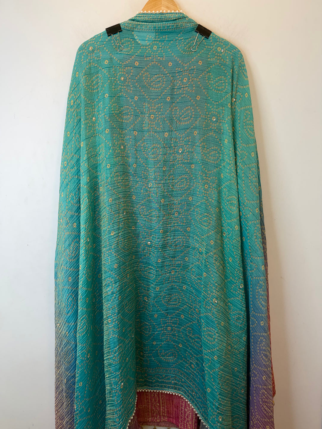 Kundara – Green Crushed Tissue Kundan Handwork Suit